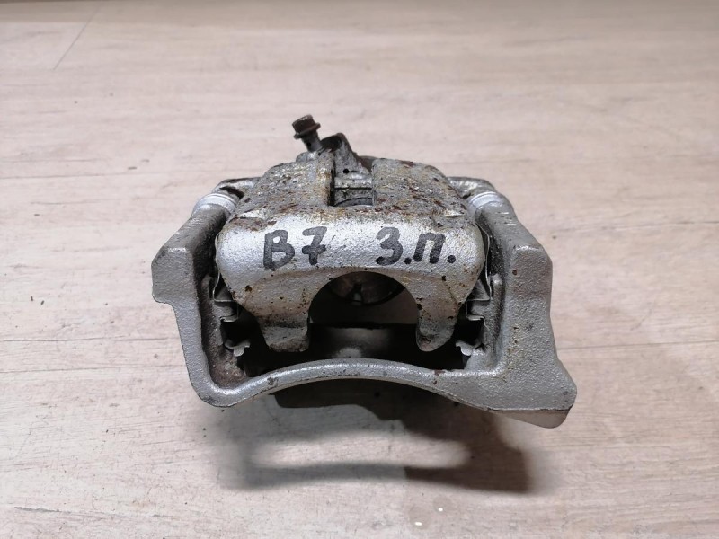 Passat B7 суппорт задний правый