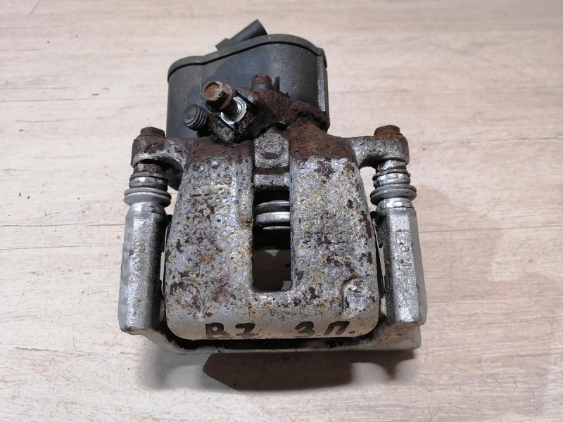 Passat B7 суппорт задний правый