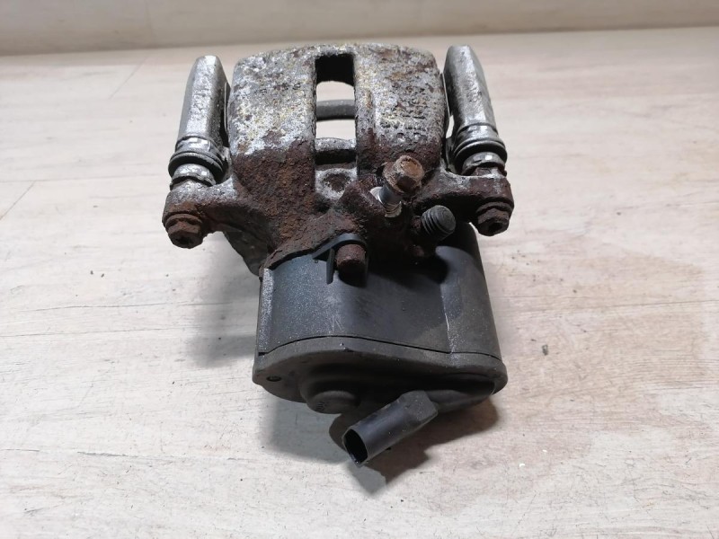 Passat B7 суппорт задний правый