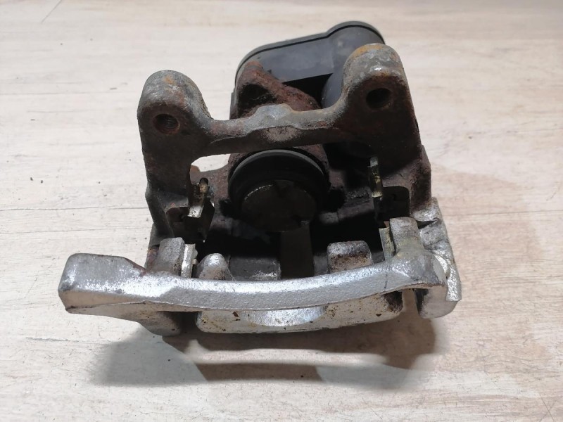 Passat B7 суппорт задний правый