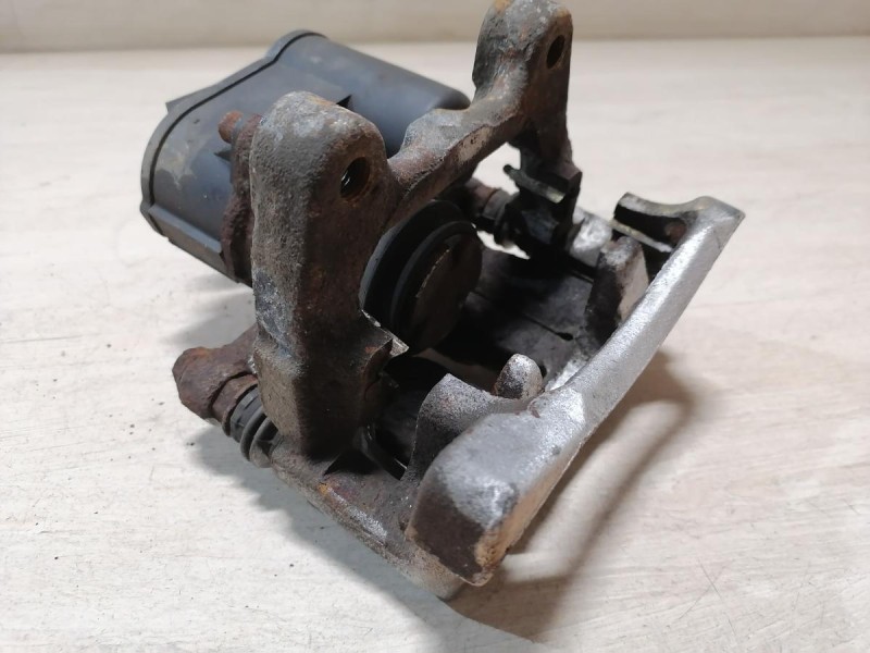 Passat B7 суппорт задний правый