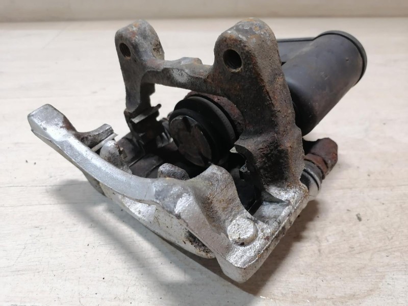 Passat B7 суппорт задний правый