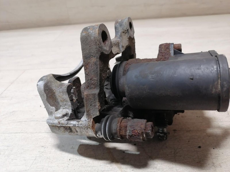 Passat B7 суппорт задний правый