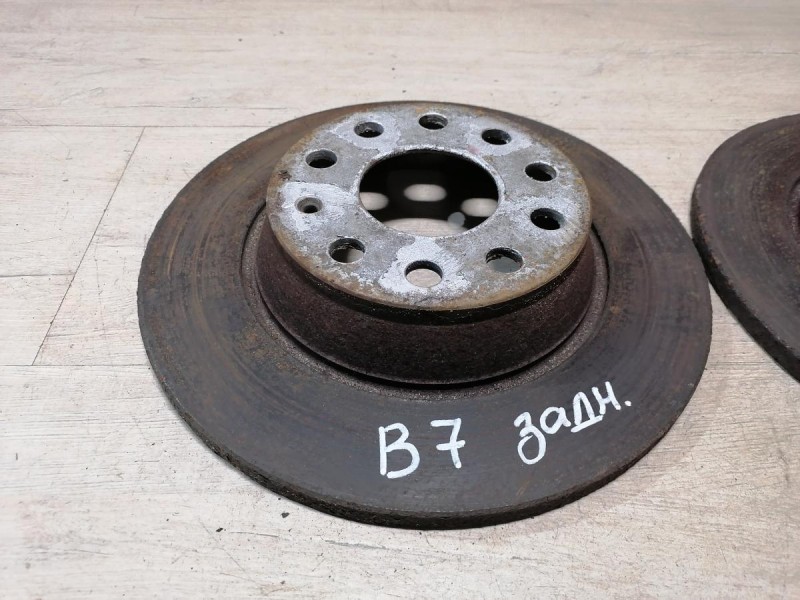 Passat B7 диск тормозной задний к-кт