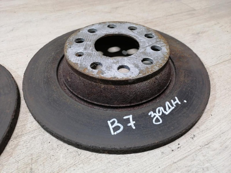Passat B7 диск тормозной задний к-кт