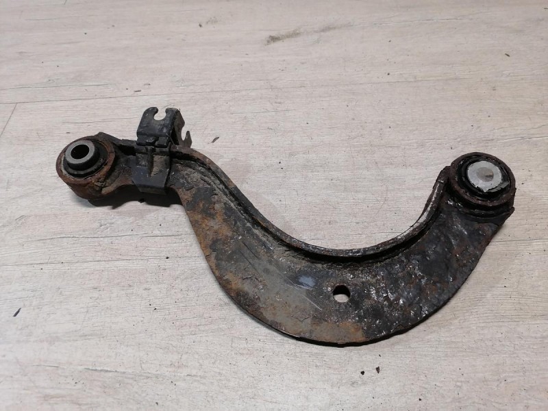 Passat B7 рычаг задний верхний кривой