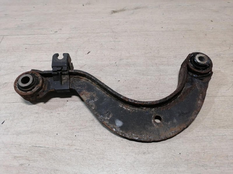 Passat B7 рычаг задний верхний кривой
