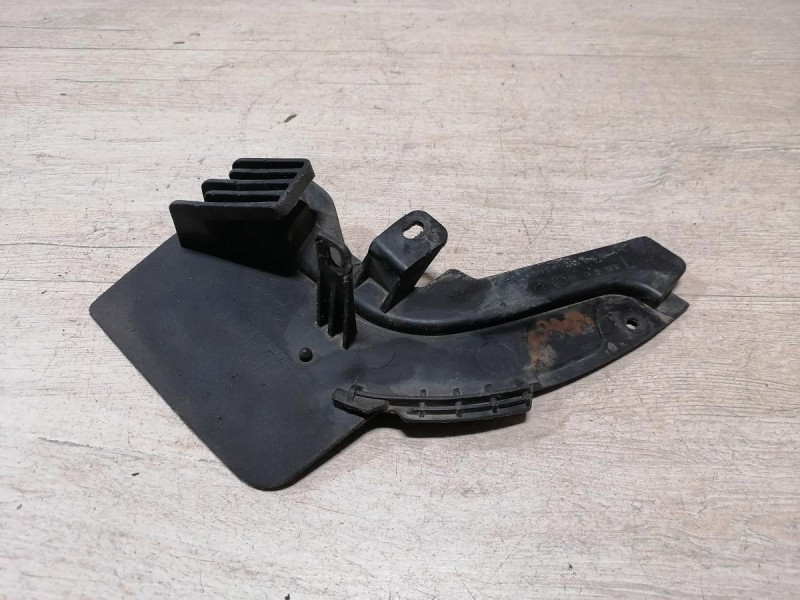 Passat B7 брызговик заднего колеса передний левый