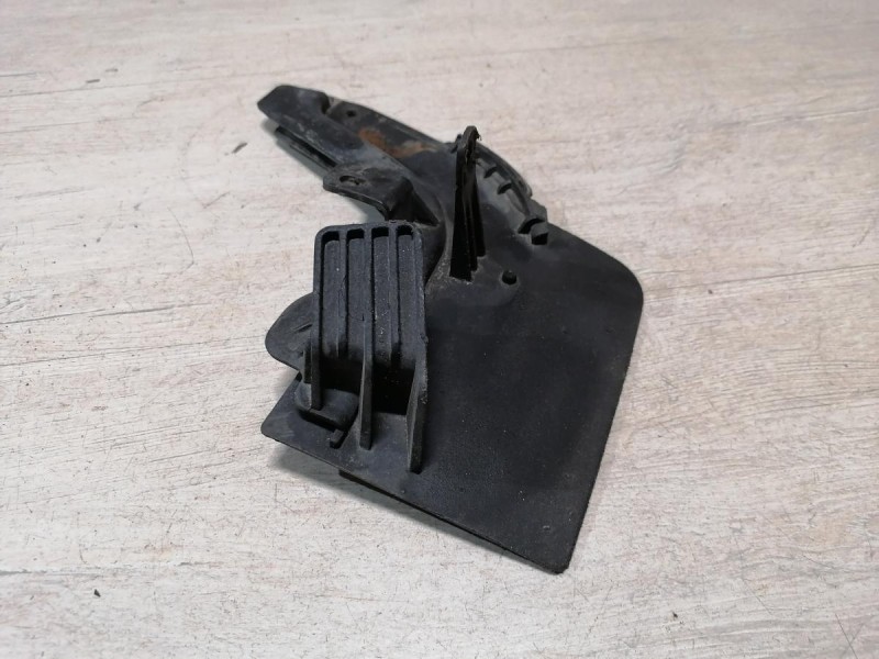 Passat B7 брызговик заднего колеса передний левый