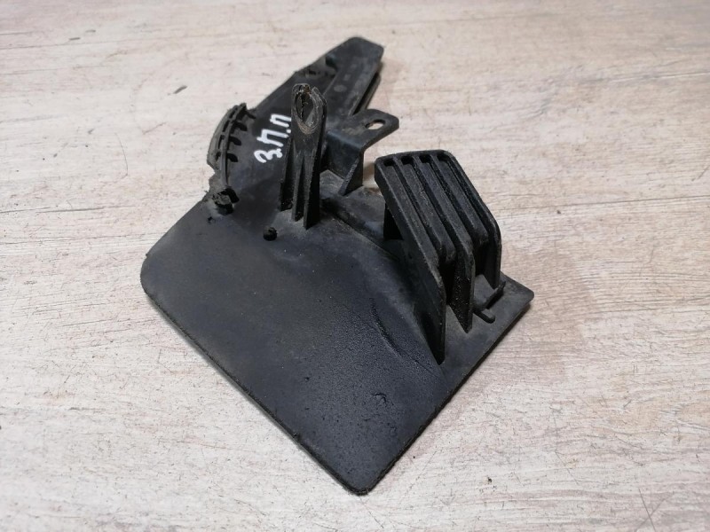 Passat B7 брызговик заднего колеса передний правый