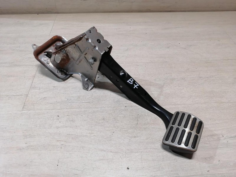 Passat B7 педаль тормоза