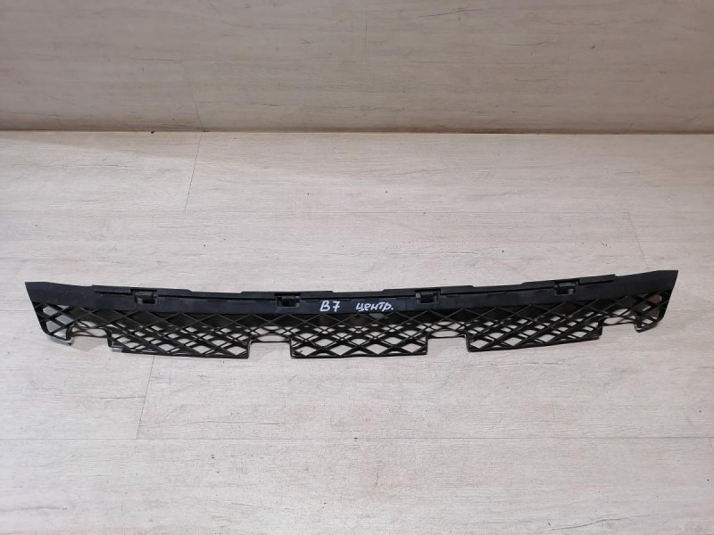 Passat B7 крепление заднего бампера центральное