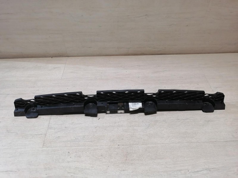 Passat B7 крепление заднего бампера центральное