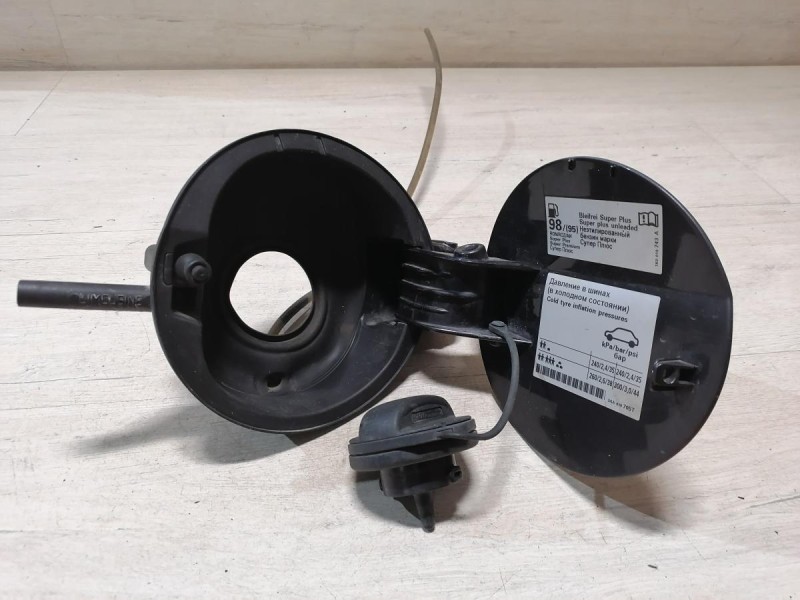 Passat B7 лючок бензобака