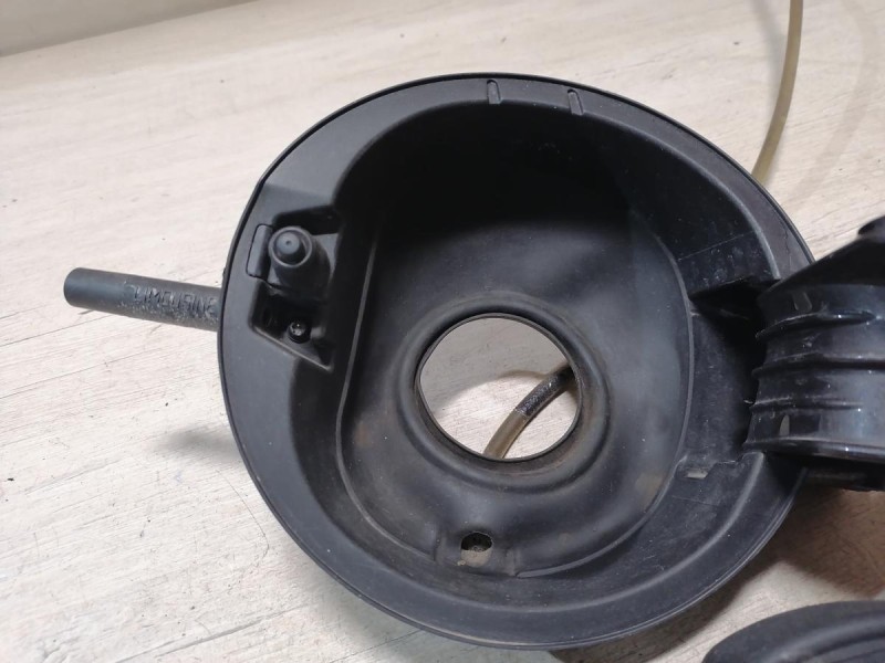 Passat B7 лючок бензобака