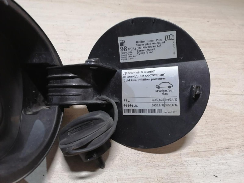 Passat B7 лючок бензобака