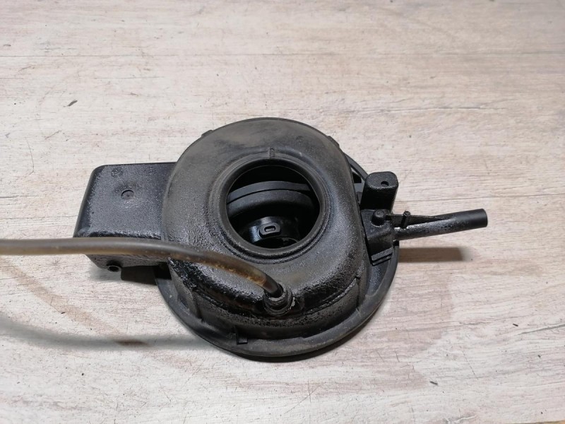 Passat B7 лючок бензобака