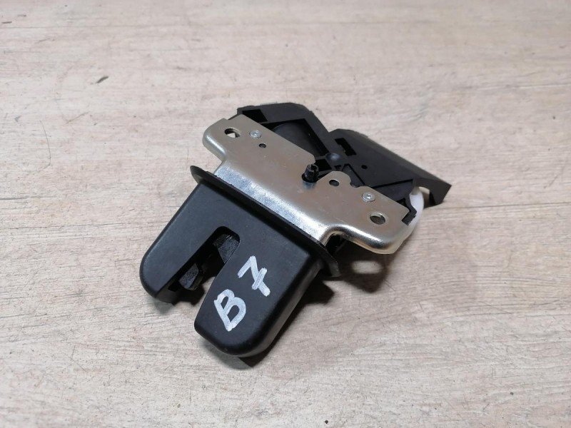 Passat B7 замок багажника