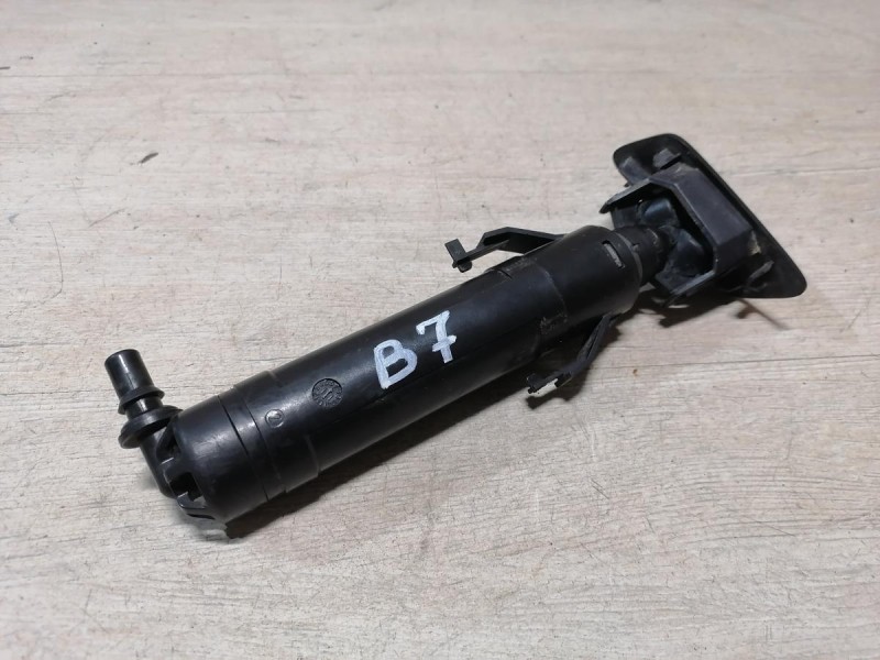 Passat B7 форсунка омывателя фар правая