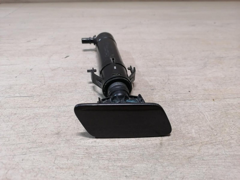 Passat B7 форсунка омывателя фар правая