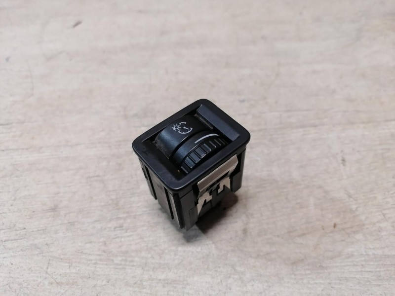 Passat B7 кнопка регулировки яркости панели приборов