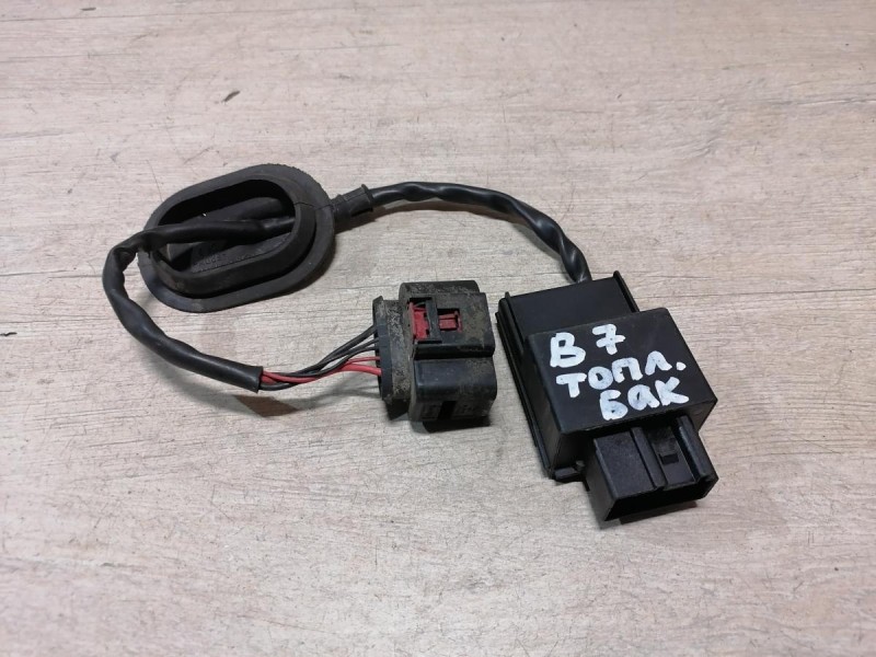 Passat B7 блок управления бензонасосом