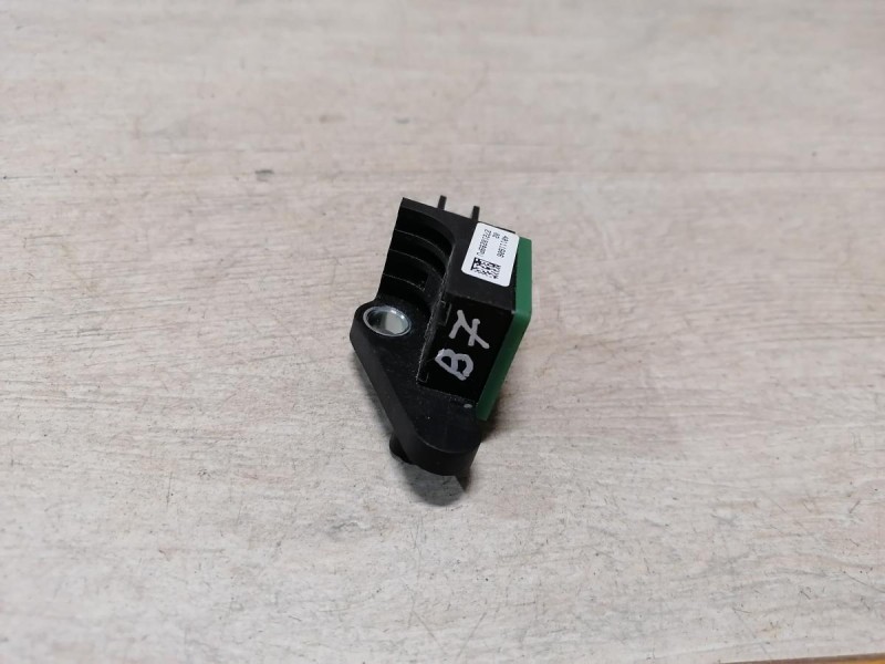 Passat B7 датчик удара