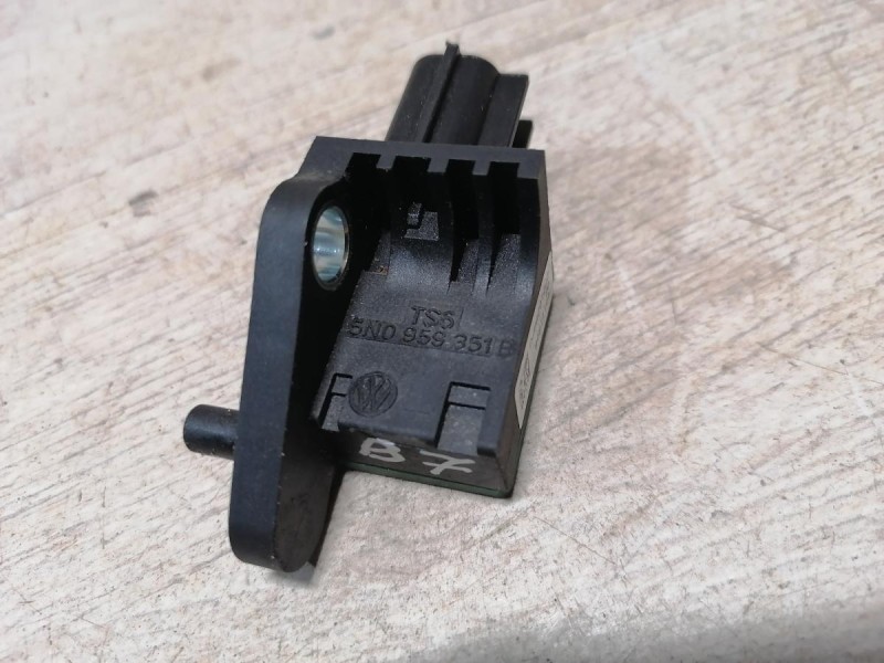 Passat B7 датчик удара