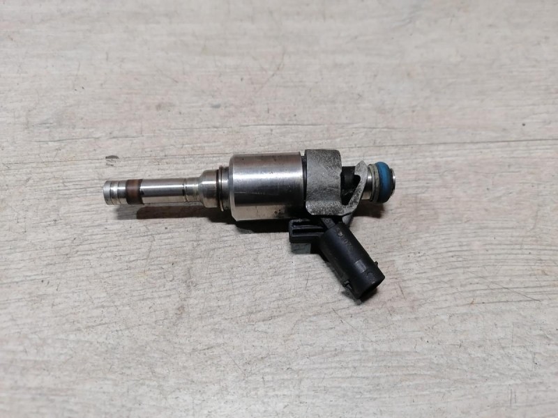 Passat B7 форсунка топливная