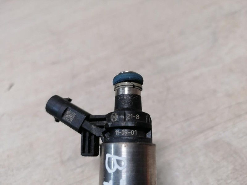 Passat B7 форсунка топливная