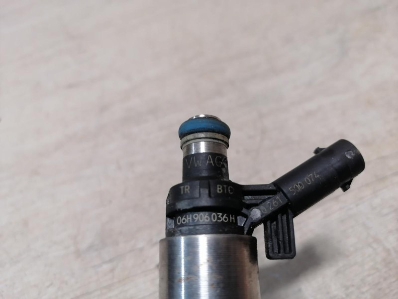 Passat B7 форсунка топливная