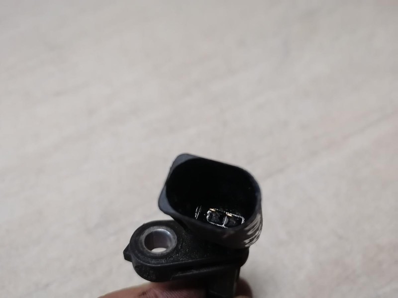 Passat B7 датчик абс передний левый