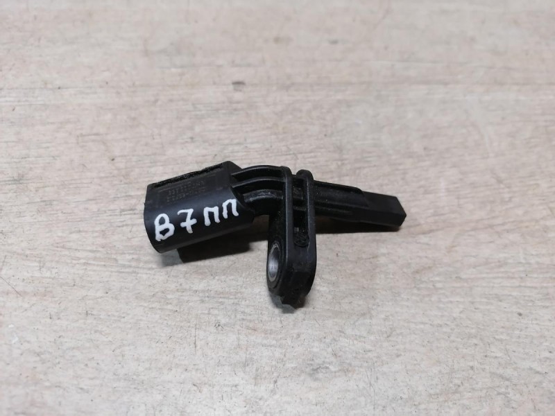 Passat B7 датчик абс передний правый