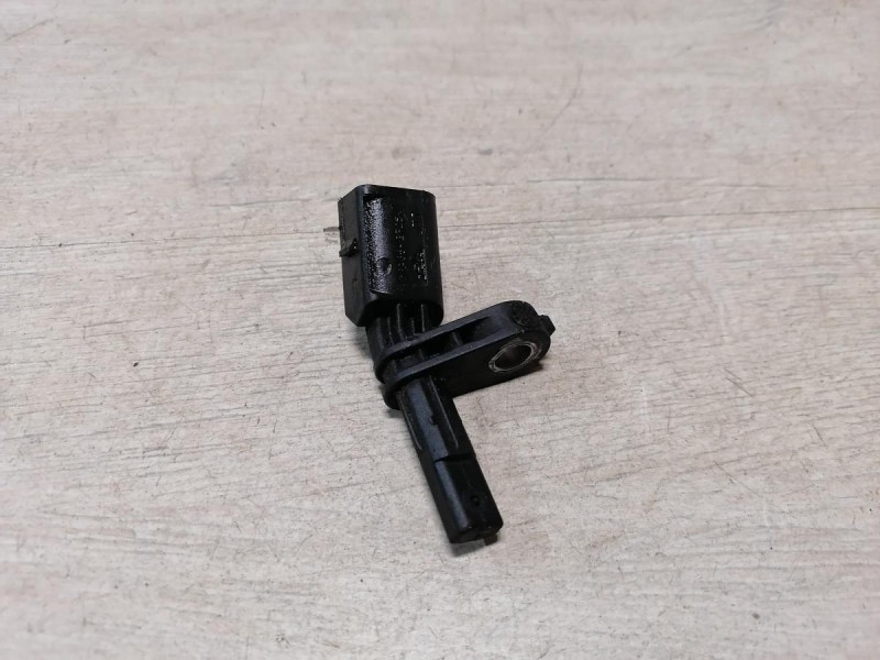 Passat B7 датчик абс передний правый