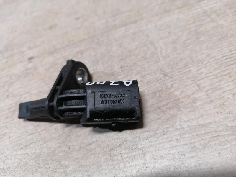 Passat B7 датчик абс передний правый