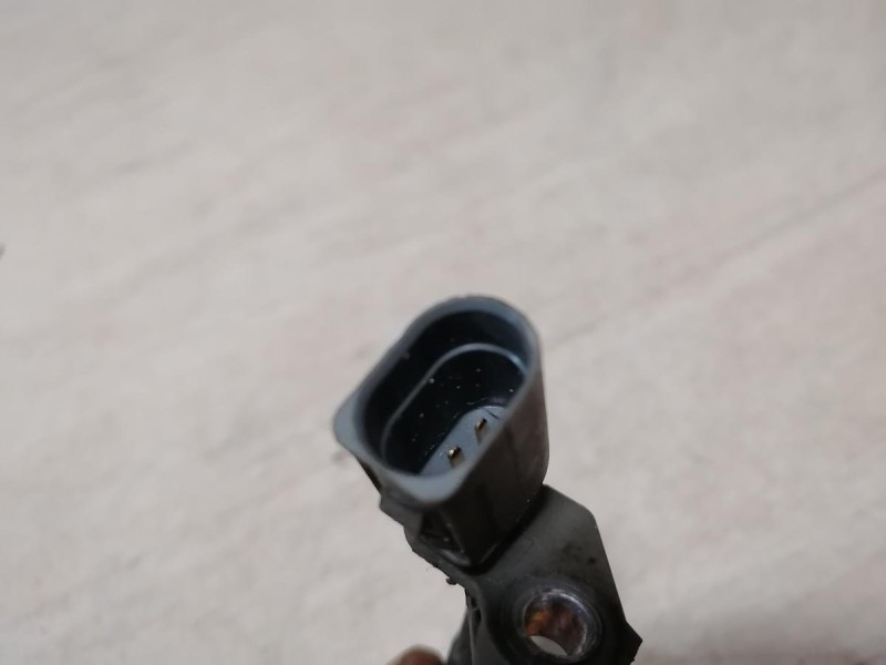 Passat B7 датчик абс задний левый