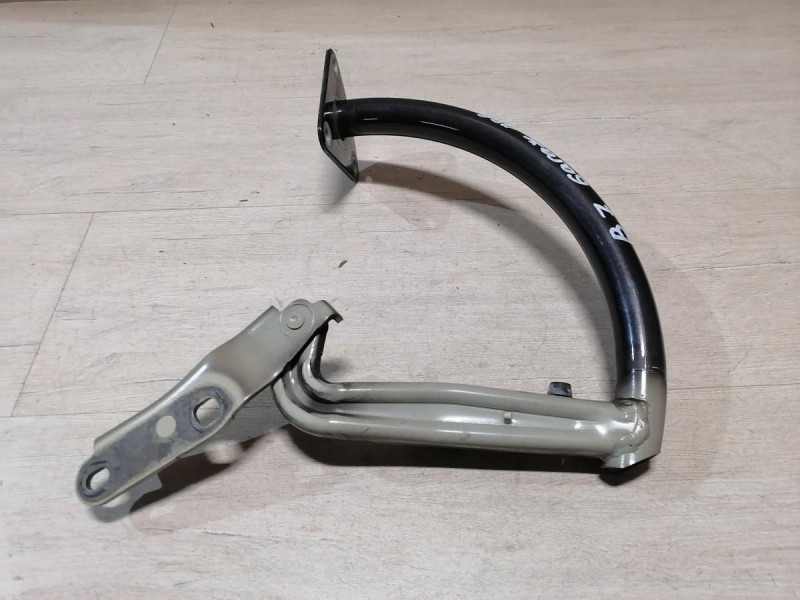 Passat B7 петля багажника левая