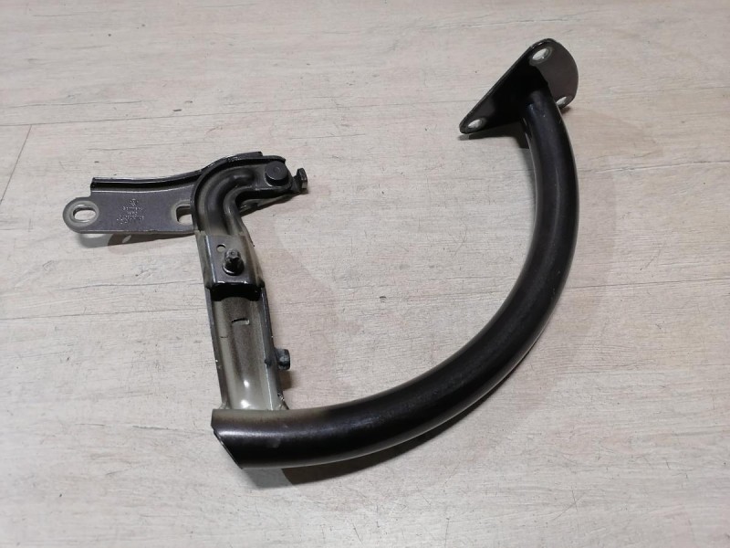 Passat B7 петля багажника правая