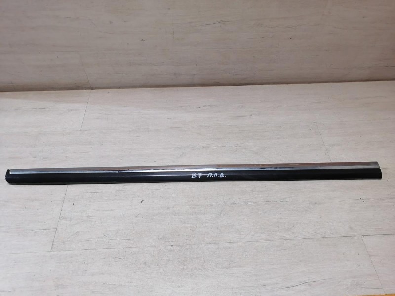 Passat B7 молдинг двери передний левый