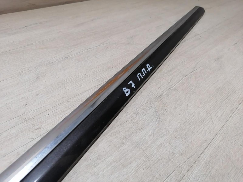 Passat B7 молдинг двери передний правый