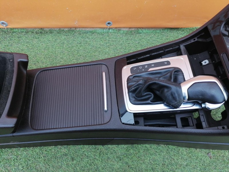 Passat B7 подлокотник в сборе