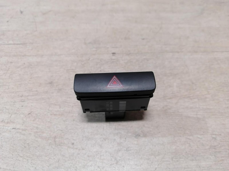 Passat B7 кнопка аварийка