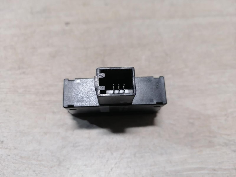 Passat B7 кнопка аварийка