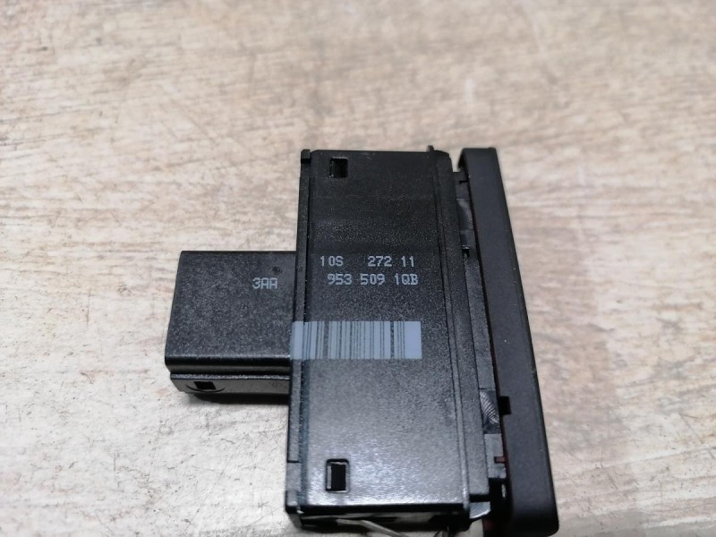 Passat B7 кнопка аварийка