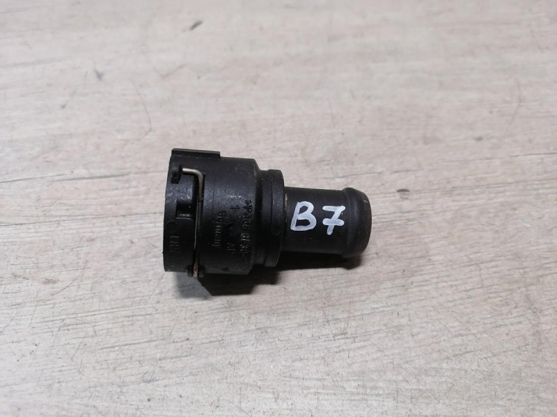 Passat B7 фланец радиатора охлаждения быстросъем 3b0122291b