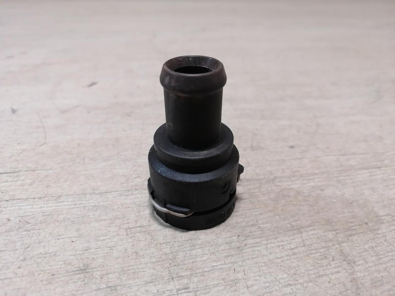 Passat B7 фланец радиатора охлаждения быстросъем 3b0122291b