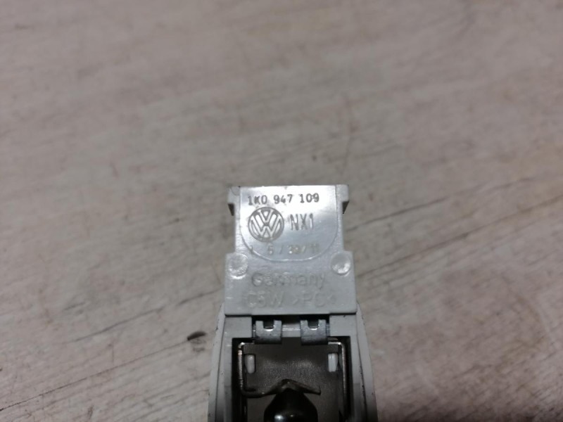 Passat B7 плафон солнцезащитного козырька