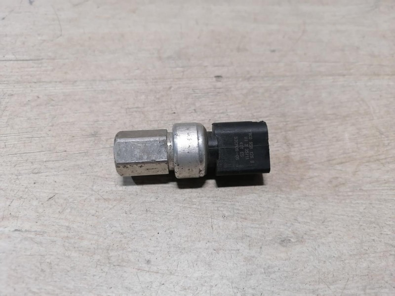 Passat B7 датчик давления кондиционера деф