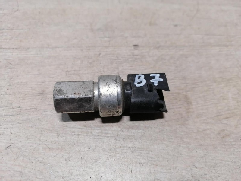 Passat B7 датчик давления кондиционера деф