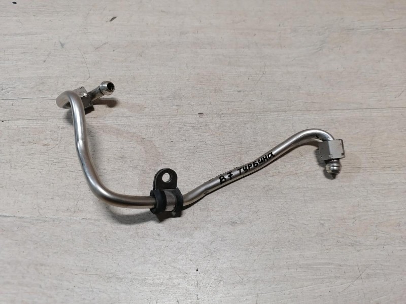 Passat B7 трубка топливная 06j127501l